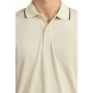 Polo 100 % polyester avec col brodé foncé, coupe classique, respirant et infroissable, motif uni, haute qualité - Product Image 1