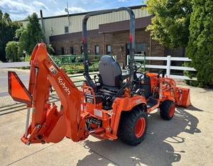 Tractor Kubota Bx23s 4WD 2024, Cargador Compacto LA230, Máquina Agrícola de Maniobra, Motor Digital con Rodamientos - Product Image 2
