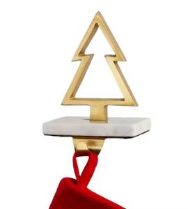 Figurine décorative dorée du Père Noël Accent élégant de table de vacances pour l'affichage d'étagère de Noël Événement d'hiver ou cadeaux de fête - Product Image 6