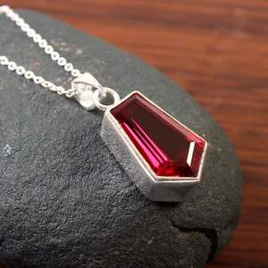 925 Sterling Silver Diamond Fancy Cut Pendentif avec Mozambique Ruby Pear Gemstone Loop Bijoux pour femmes Achat en vrac Charms - Product Image 3