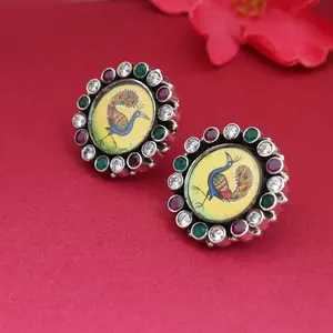 Boucles d'oreilles clous en argent 925 pour femmes, motif géométrique tendance avec pierre précieuse religieuse, en laiton doré, cuivre et perle, idéal pour les fêtes et comme cadeau - Product Image 4