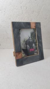 Cadres photo en bois de créateur de résine nouvellement élégants à la frontière avec finition naturelle de cadre brûlant de SCI - Product Image 3