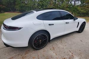 Nouvelle Porsche Panamera Turbo, SUV de luxe haut de gamme, diesel, semi-automatique, intérieur sombre, toit ouvrant, caméra, conçue pour la performance, vente rapide - Product Image 3