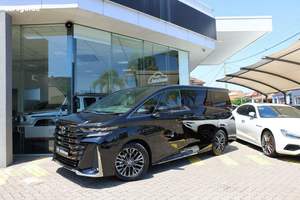 Ligeramente usado en buenas condiciones 2024 Toyota Vellfire - Product Image 3