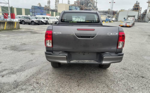 Camioneta Usada 2022 Doble Cabina 4.1-6L Gasolina Naturalmente Aspirada AWD Automática Cuero Oscuro Aleación de Aluminio Izquierda - Product Image 4