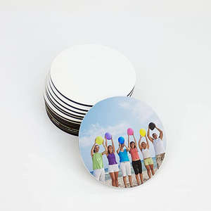 Hermoso juego de posavasos rústicos de madera, elaborados con un acabado natural liso, adecuados para un hogar contemporáneo. - Product Image 4