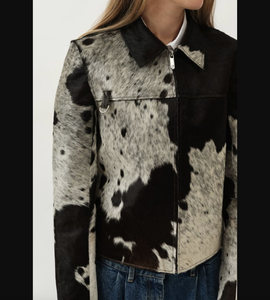 แจ็กเก็ตหนังแท้พิมพ์ลายวัวสำหรับผู้หญิง, แจ็คเก็ตหนังสไตล์นักขี่จักรยานมีกระเป๋าสำหรับฤดูหนาว - Product Image 4