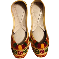 Vente chaude Produit Khussa Chaussures pour Femmes Intérieur Plat Léger Couleurs Mixtes Pakistanais Punjabi Femme À La Main Khussa Chaussures