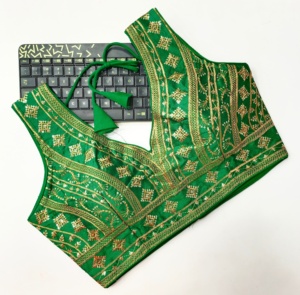 Chemisier moderne à bretelles en soie Hevi Fentam Prêt-à-porter avec motif ouvert sur le devant Belle robe d'été élégante à nœud d'été - Product Image 1