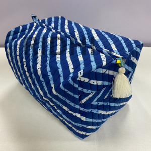 Sacs de voyage en coton matelassé Indigo Wave durables, trousse de maquillage, sac cosmétique réutilisable, imprimé bohème personnalisé, pour usage quotidien et marché - Product Image 1