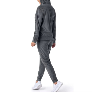 Ensemble de vêtements de détente à capuche gris à la mode Sweat à capuche zippé confortable et pantalon de jogging pour un confort ultime Parfait pour un style décontracté et chic - Product Image 2