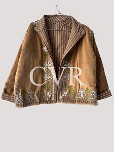 เสื้อโค้ทกำมะหยี่ปักมือ ปกคอปก แขนสามส่วน ไซส์ใหญ่สำหรับผู้หญิง เสื้อคลุมลำลองสำหรับฤดูใบไม้ร่วง - Product Image 1