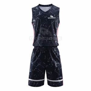 Ensemble d'uniformes de basketball respirants pour hommes grandes tailles fabriqués au Pakistan, couleurs personnalisées, shorts par sublimation, 100 % polyester, haute qualité - Product Image 1