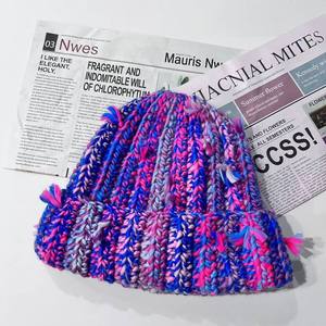 Lindo Gorro de Punto con Borlas de Colores Contrastantes, Cálido y Dulce para Otoño e Invierno, Gorro Tejido a Mano, Gorro para el Frío - Product Image 6