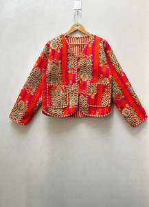 Veste Suzani à la mode mondiale avec broderie traditionnelle pour les soirées ou les occasions spéciales disponibles à la vente - Product Image 2