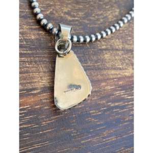 Colgante Navajo Hecho a Mano con Ópalo Azul y Perla, Engaste de Diamantes, Baño de Rodio, Plata de Ley, Joyería con Patrón Numerado - Product Image 5