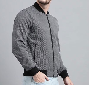 2025 Logo personnalisé veste universitaire pour hommes Style solide plaine Letterman tenue décontracté pour la saison d'automne Service OEM disponible - Product Image 4