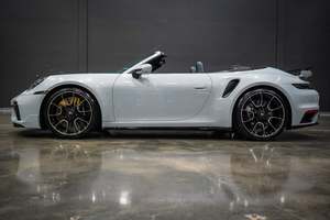 2024 para 911 Turbo S Convertible AWD Volante a la Izquierda Interior Oscuro Asientos de Cuero Automático - Product Image 2