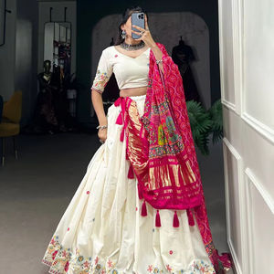 Designer Khadi coton Lehenga avec broderie de paillettes Travail Lehenga choli, demoiselles d'honneur lehenga, mariage fonction porter Lehenga. - Product Image 1