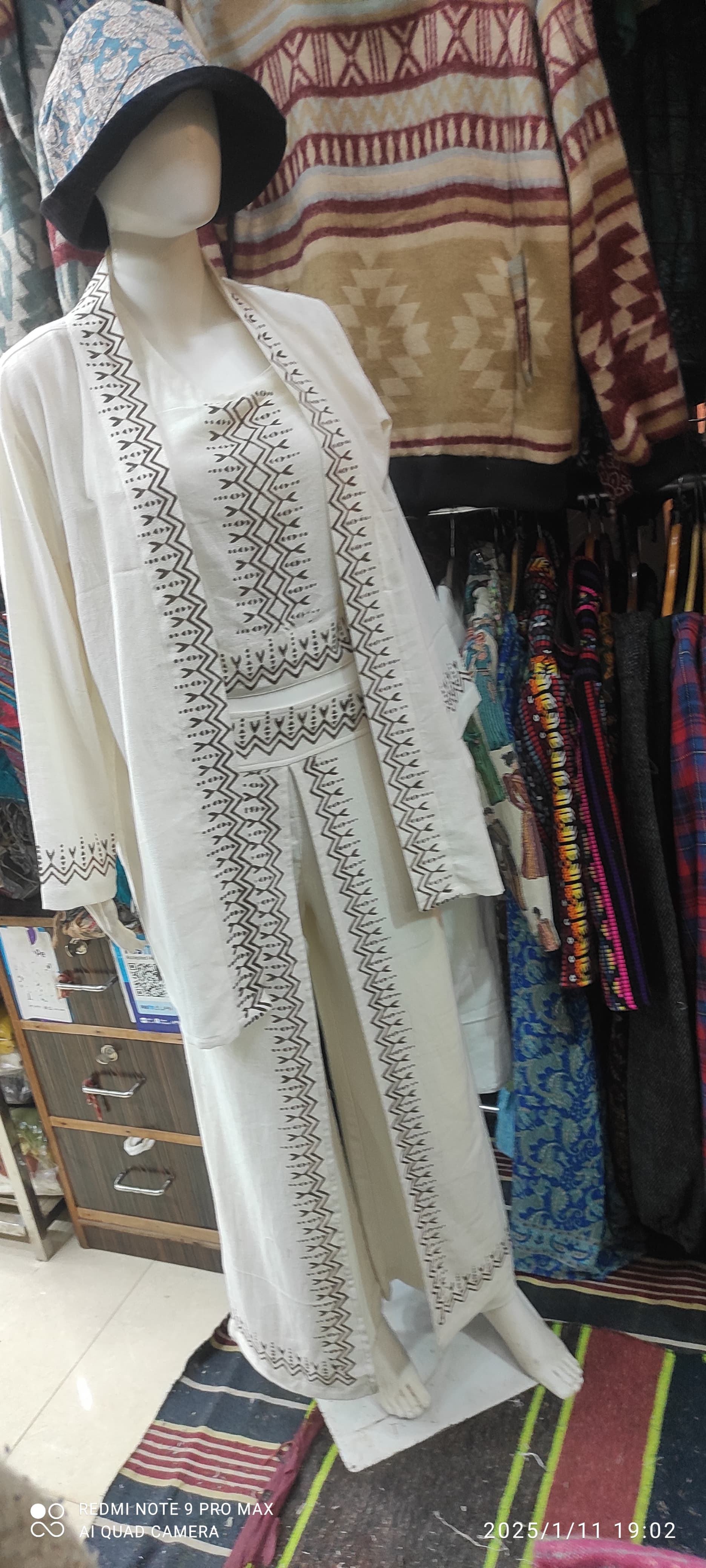 เช่นเดียวกับภาพ