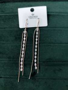 Boucles d'oreilles élégantes à la mode occidentale avec placage à l'or pour un look de fête pour femmes et filles - Product Image 3