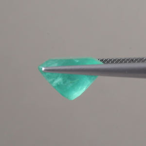 Esmeralda Natural al por Mayor, Certificada por IGI, Suelta, 6.10 Quilates, Corte Ovalado 13x10mm, Verde, Excelente Calidad, con Tratamiento de Cera/Aceite - Product Image 2