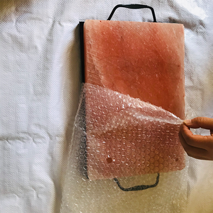 Pared de ladrillo de sal del Himalaya con logotipo personalizado de Pakistán Azulejos de sal natural para centros de bienestar y spas de Pakistán - Product Image 3