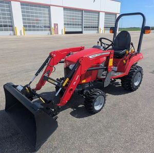 Tractor usado 2023 Mini Massey Ferguson GC1723E - Product Image 2