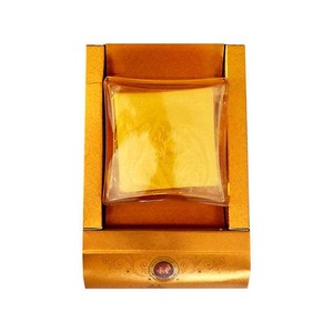 Savon Offre Spéciale Mysore Sandal Millennium pour une peau éclatante ou lisse et saine au bois de santal authentique disponible à la vente - Product Image 2