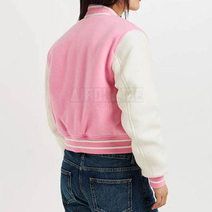 Veste Letterman pour femmes Top Design pour l'hiver Vêtements tricotés à la mode avec décoration de boutons à un prix compétitif - Product Image 3