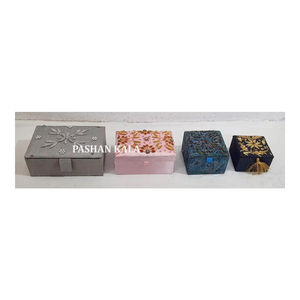 Design différent et quantité en vrac avec tissu fait main multicolore Logo personnalisé Zari broderie travail boîtes à bijoux au meilleur prix - Product Image 1