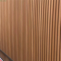 Panneau de clôture rainuré en composite bois-plastique (WPC) à grain de bois pour projets de jardin résidentiels, étanche et résistant aux UV