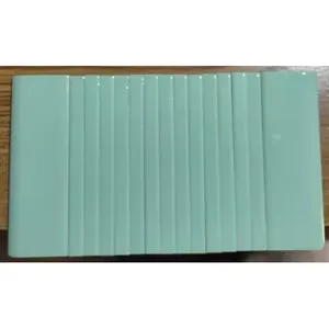 Vintage Wenczel 6,0625 \ "X .5 \" Azulejos de cerámica verde Borde de lápiz NOS Acabado brillante para piso interior Azulejo de porcelana de ladrillo refractario - Product Image 1