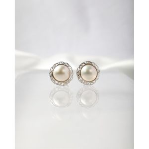 Boucles d'oreilles clips géométriques blanches en nacre pour mariage - Design tendance - Product Image 1