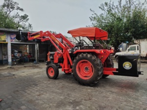 รถตักหน้าวิชวาคาร์มา อะโกร พร้อมอุปกรณ์ต่อพ่วงรถแทรกเตอร์ ระบบไฮดรอลิก 40 แรงม้า ความจุ 600 กก. ควบคุมด้วยมือ ขนาด 10 ฟุต - Product Image 3