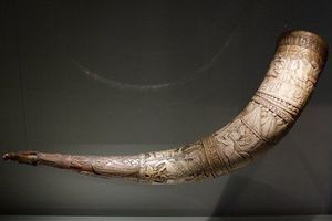 Festive Viking Drinking Horn Handcrafted for Mead and Ale Perfect for <b>Christmas</b> Feasts and Holiday Cheers - Product Image 3