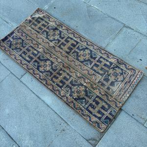 Alfombra Turca Vintage de 1.7x3.6 pies, Alfombra Pequeña, Alfombra Azul con Diseño de Patchwork - Product Image 4