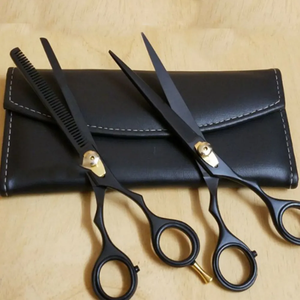 Ciseaux de coiffeur professionnels faits à la main sur mesure avec lame tranchante en acier inoxydable VG10 Couteaux à revêtement plasma Fabricant - Product Image 1