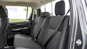 Clean TOYO_TA HILUX DC 2.4L 4X4 2023 d'occasion - Product Image 5