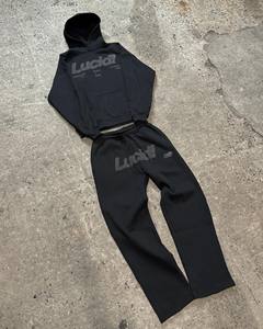 Ensemble de survêtements de jogging à capuche et pantalon de survêtement pour hommes et femmes avec broderie d'écusson d'applique personnalisé OEM - Product Image 2