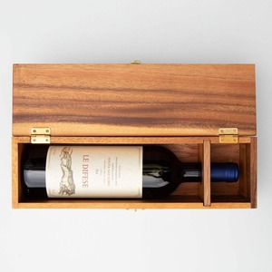 Boîte à vin en bois massif gravé, mélange parfait d'élégance et d'utilité pour votre bouteille de vin préférée - Product Image 1