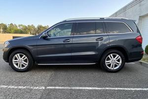 SUV de luxe de grande taille d'occasion 2024, essence/essence, transmission automatique, 7 places, intérieur haut de gamme, fonctionnalités de confort avancées - Product Image 3