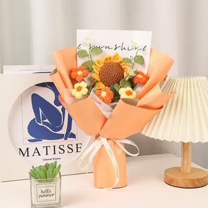 Vente en gros de fleurs en laine tricotées à la main, fleurs au crochet, bouquet pour la Saint-Valentin, la fête des déesses, la fête des mères - Product Image 6