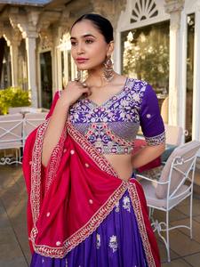 Lentejuelas de seda de Vichitra de desgaste de la boda y el bordado de hilo Lehenga Choli mujer moda fabricante de la India - Product Image 5