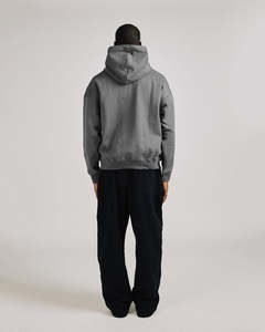 เสื้อฮู้ดดี้ทรงบ็อกซี่สำหรับผู้ชายและผู้หญิง ใส่ได้ทุกเพศ เหมาะสำหรับฤดูหนาว คุณภาพสูง สีพื้น ย้อมสีแบบเป็นมิตรต่อสิ่งแวดล้อม กันน้ำ บุขนหนานุ่ม - Product Image 3