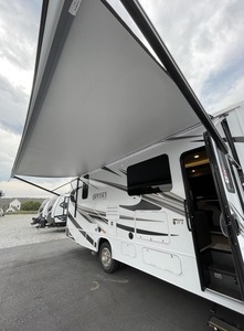 Camping-car de luxe d'occasion 2023 EN TEGRA ODYSSEY 27U pour le camping, norme Euro 5, capacité 4-6 personnes, charge utile 11000 kg - Product Image 3