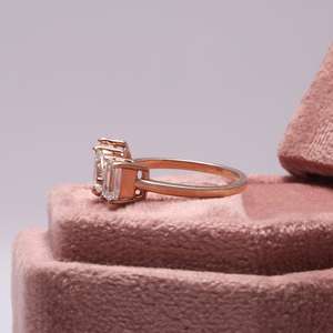 มาคีส์มรกตลูกแพร์เพชรที่โตขึ้นแหวนหินสามชิ้นแหวนหมั้นแหวนฉันและคุณ - Product Image 1