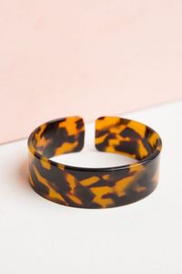 กำไลเรซินรูปทรงเรขาคณิตแบบใหม่เหมาะสำหรับกำไลเรซินทางสมัยใหม่และศิลปะที่น่าดึงดูดใจพร้อมผิวโลหะเหมาะสำหรับตอนเย็น - Product Image 5