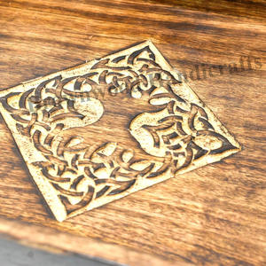 Bandeja de servicio de madera de mango macizo de forma Rectangular de Color quemado tallada a mano más vendida para restaurantes caseros uso multiusos - Product Image 2