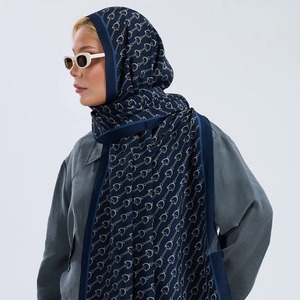 Chal de Seda con Estampado de Cadena Azul Marino 70x190cm, Bufanda Versátil para Toda Temporada, Proveedor de Turquía - Product Image 3
